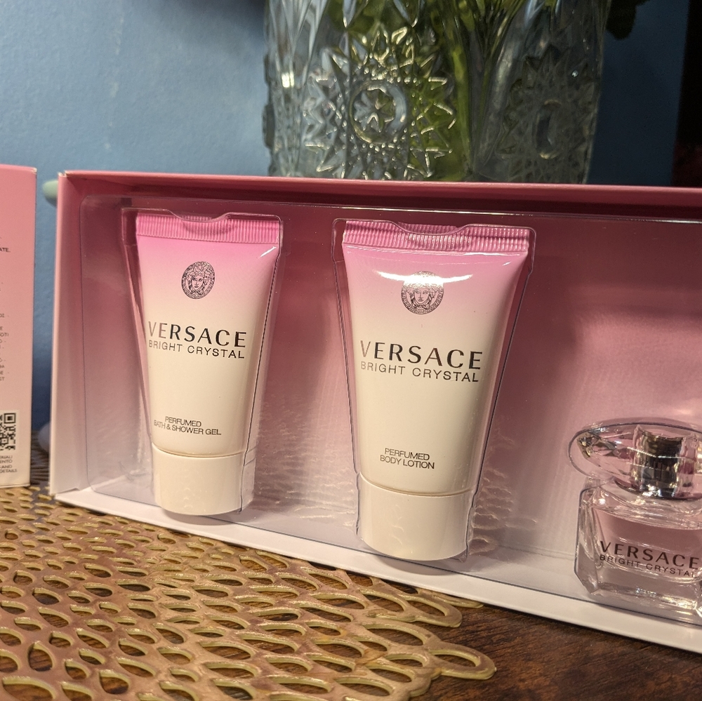 Versace - Picture 4 of 7